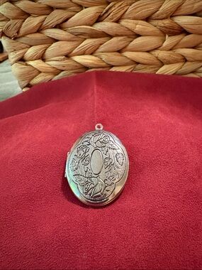 Ornate Floral Oval Silver Locket Pendant